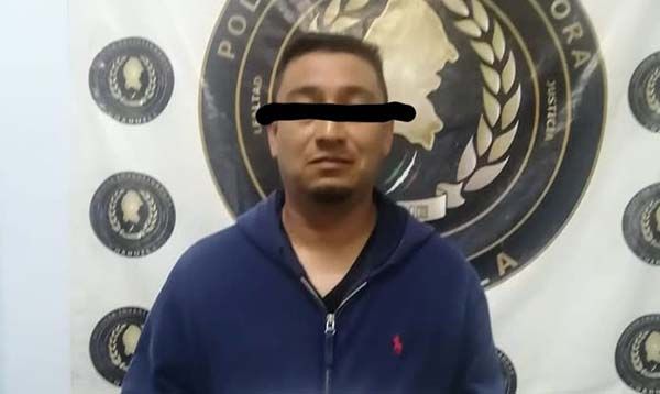 Encierran a maestro por abuso en colegio