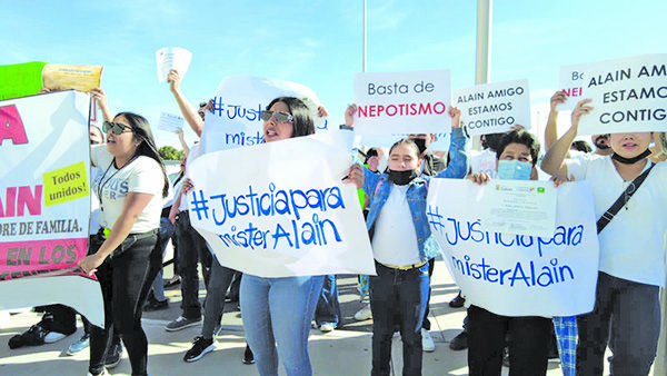 Exigen transparencia en juicio de profesor