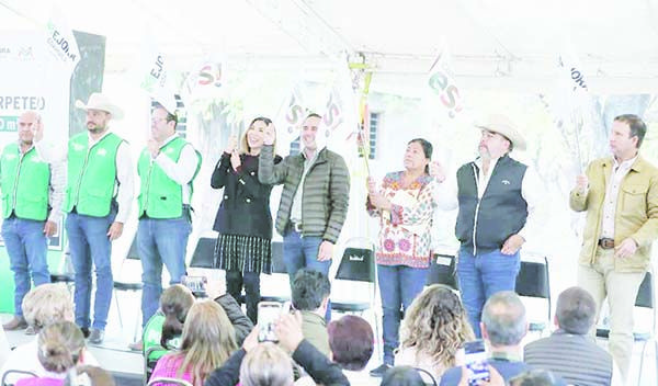 Arranca Manolo obra de recarpeteo en Múzquiz