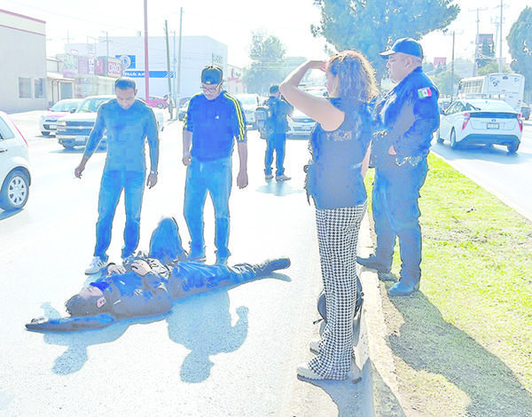 Arrolla a perro y cae motociclista