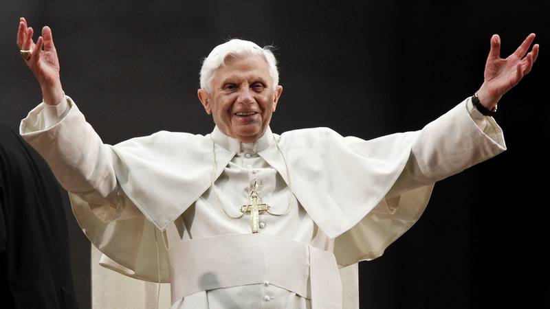 Salud de Benedicto XVI: ¿qué pasa si un papa emérito fallece?