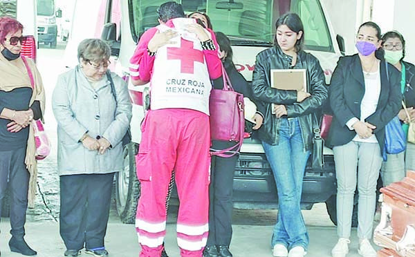 Entre llanto dicen adiós a socorrista