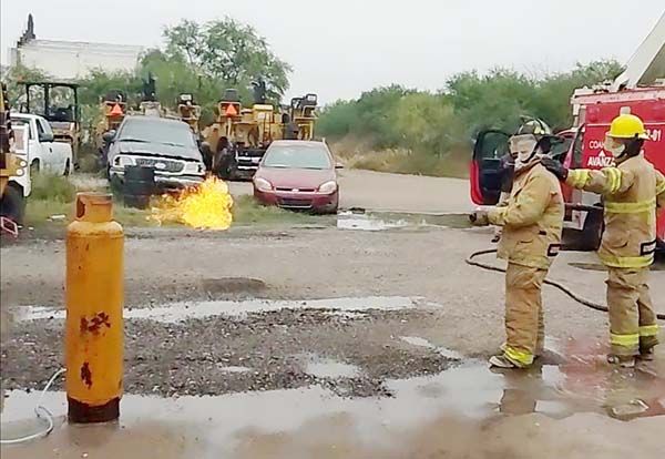 Realizan socorristas prácticas con gas LP
