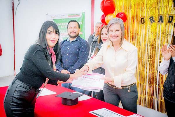 Culminan talleres de centros comunitarios