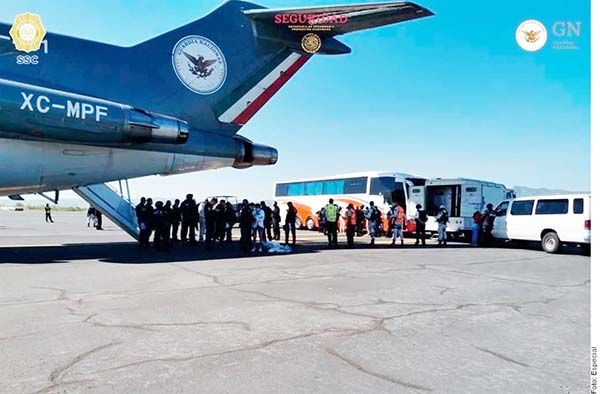 Trasladan a 49 reos a penales federales