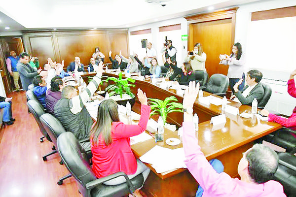 Aprueban reglamento para la igualdad de mujeres y hombres