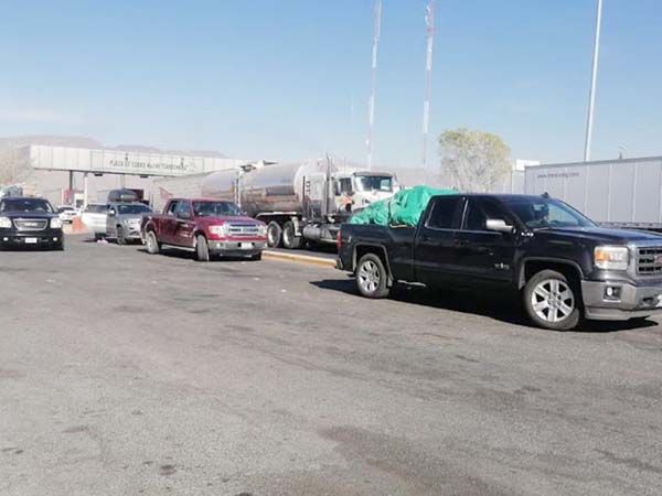 Por fiestas, salen de Texas más de 9 mil paisanos rumbo a México