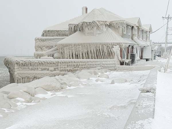 Suman 47 muertos en Estados Unidos por tormenta invernal