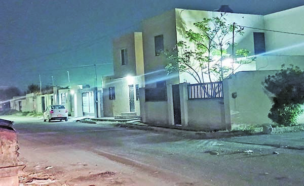 Roban domicilio con todo y Versa