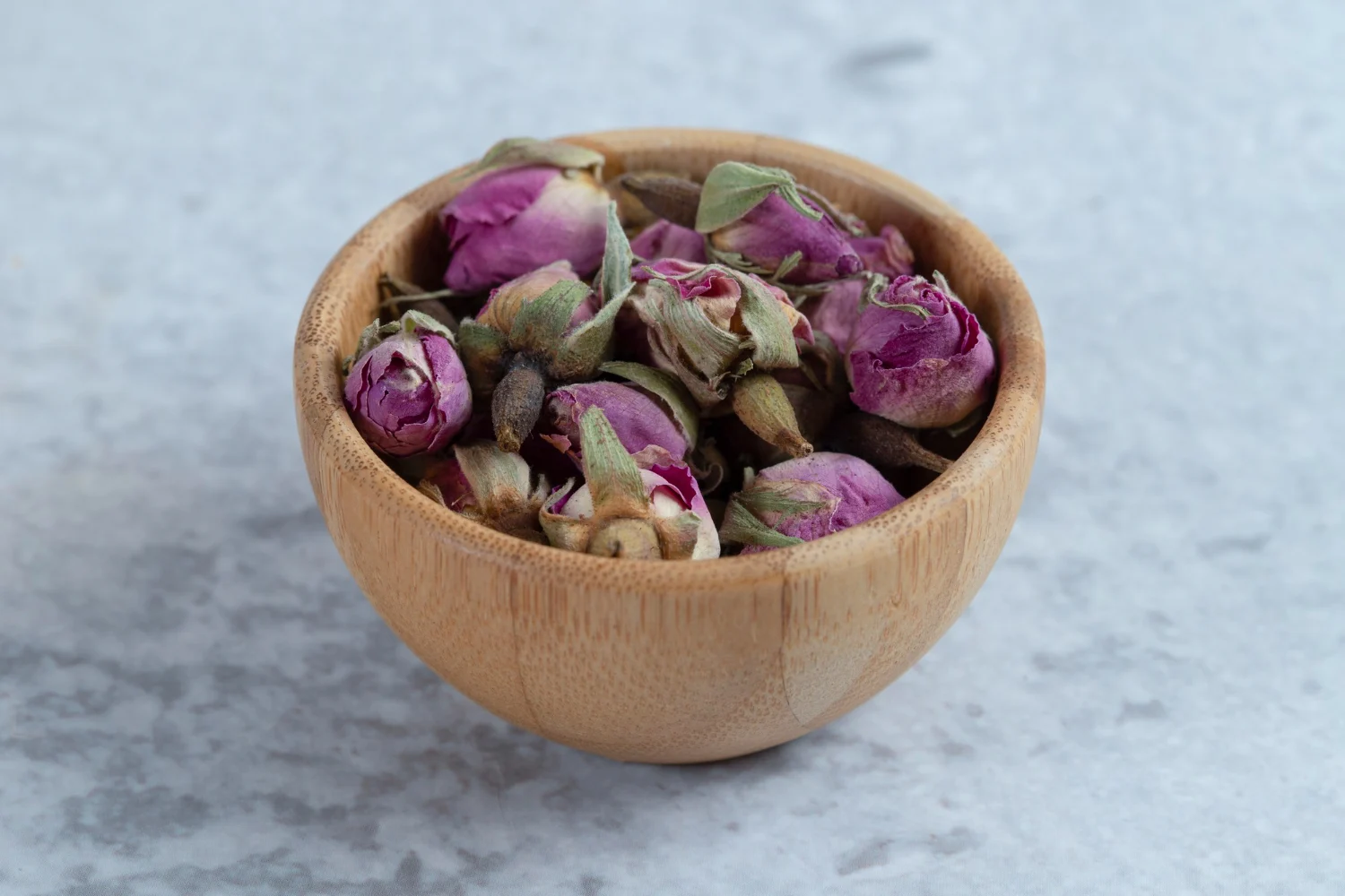 Conoce los beneficios de beber agua de rosas