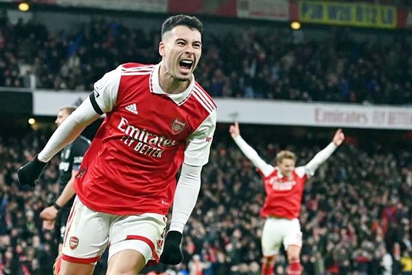 Mantiene Arsenal paso pese a parón mundialista