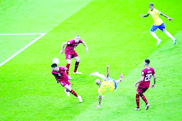 Le gana gol de Richarlison votación al de Luis Chávez