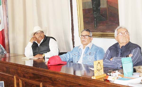 Se reúne municipio con empresa forestal