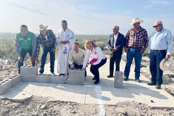 Colocan primera piedra de templo en El Cerrito