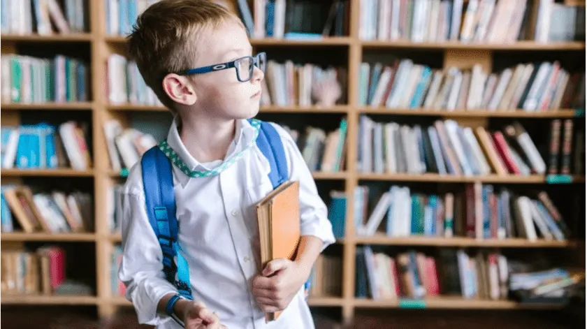 ¿Sabes cuáles son los daños que ocasionan las mochilas pesadas a los niños de primaria?