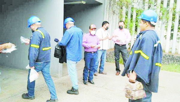 Aceptan obreros de AHMSA plazo para cubrir aguinaldos