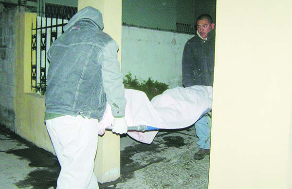 Deudas lo orillan a quitarse la vida