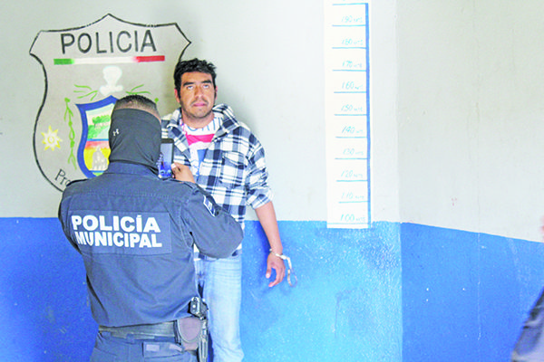 Pelea pareja en plena calle