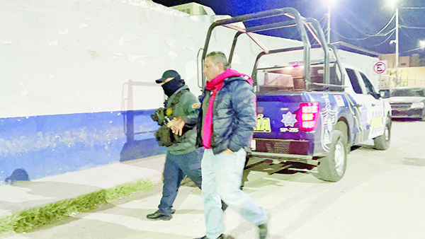 Briago toma siesta en auto