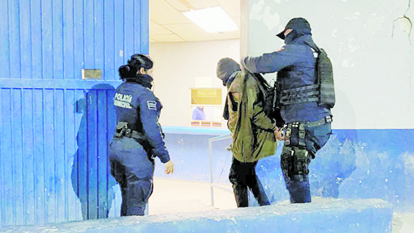 Husmea drogadicto en casas de la deportivo