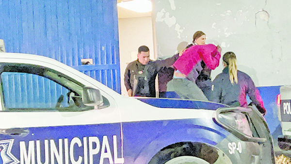 Detienen a tres por navajear a su rival