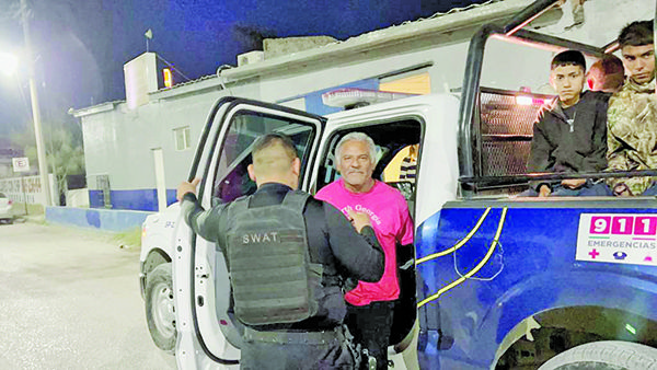 Golpea a ex esposa y se burla de policía