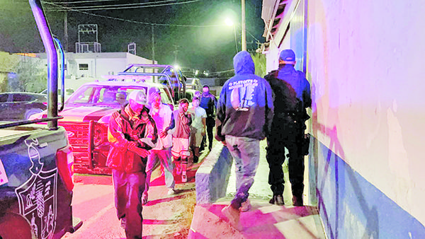 Llevan a 18 detenidos en operativo de policías