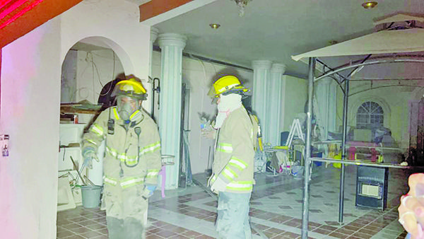 Médico salva a sus padres de incendio