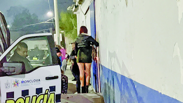 Mujer intenta pagar taxi con su cuerpo