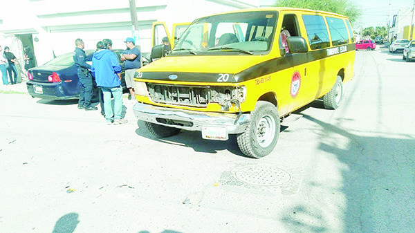 Menores heridos en choque de transporte