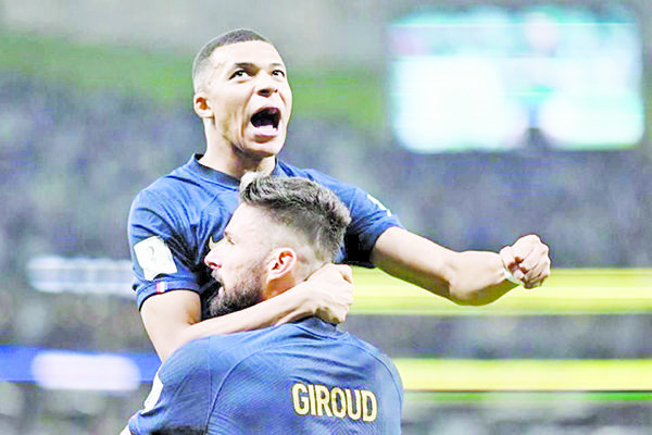 Firma Mbappé doblete y Francia va a Cuartos del Mundial