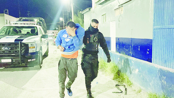 Arma riña en un bar y es detenido por SP