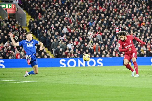 Gana Liverpool a Leicester City gracias a dos autogoles