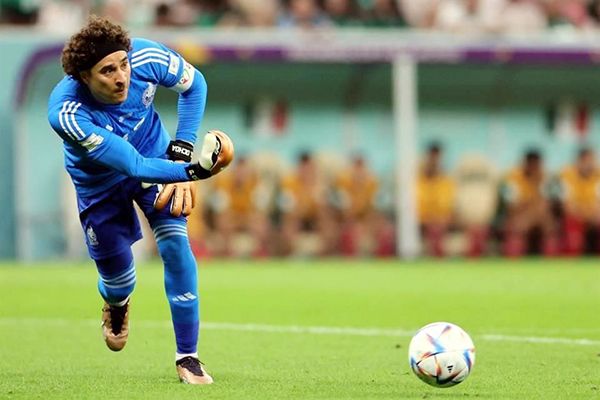 Sería Guillermo Ochoa jugador del Salernitana de Italia