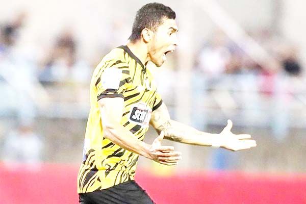 Anota Orbelín Pineda en goleada del AEK Atenas