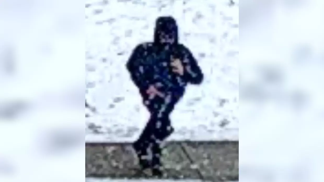 Policía de Chicago difunde imagen de sospechoso de tiroteo en Preparatoria Benito Juárez