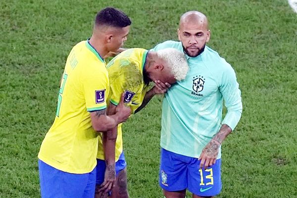 Pierde Pumas dinero por eliminación de Brasil y Dani Alves