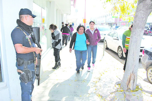 Vacían cuenta a mujer mayor