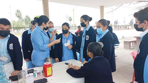 Realizan estudiantes la “Feria de Salud”