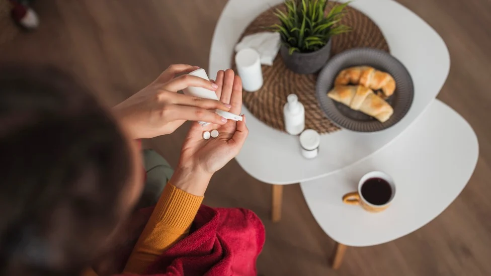 Conoce por qué no es bueno tomar medicamentos con café o bebidas con cafeína