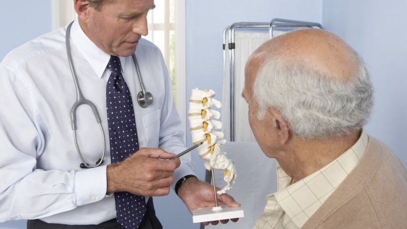 Osteoporosis masculina: la enfermedad silenciosa que cada año causa fracturas a miles de hombres en el mundo