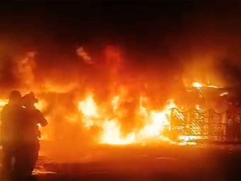 Incendio consume puestos semifijos en zona de La Merced