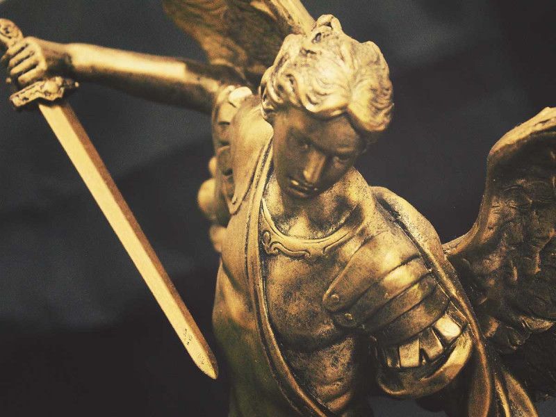 ¿Castigo divino? Ladrón es herido por espada de Arcángel Miguel; entró a robar iglesia
