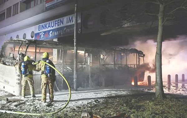 Alemania condena ataques contra policías y bomberos