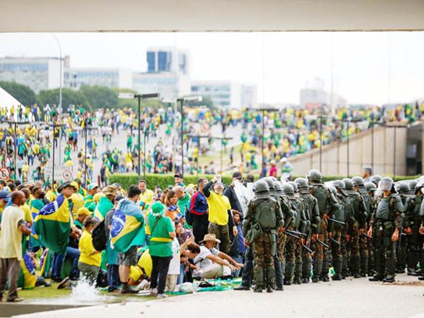 Policía arresta a más de 1,500 bolsonoristas