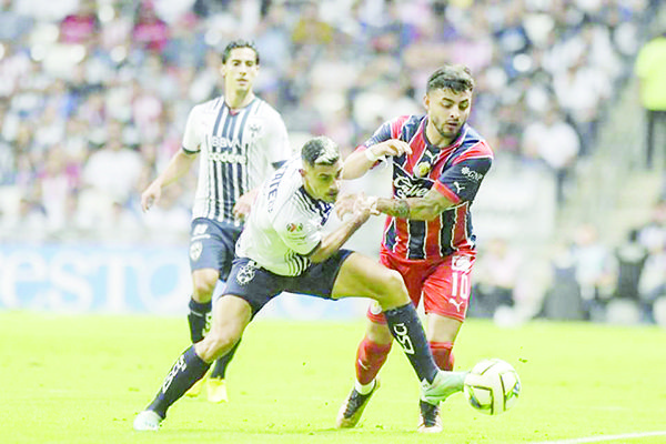 Gol de Alexis Vega da triunfo a Chivas en debut vs. Rayados