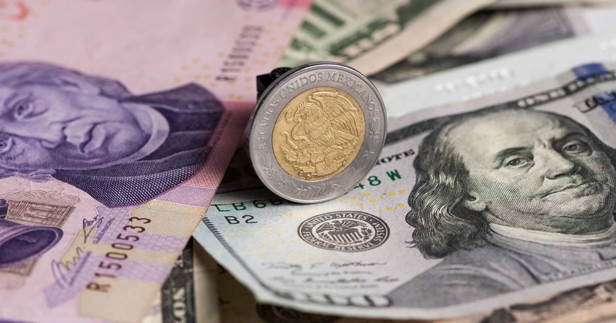 Peso se ‘queda dormido’ y registra ganancia ‘micro’ frente al dólar