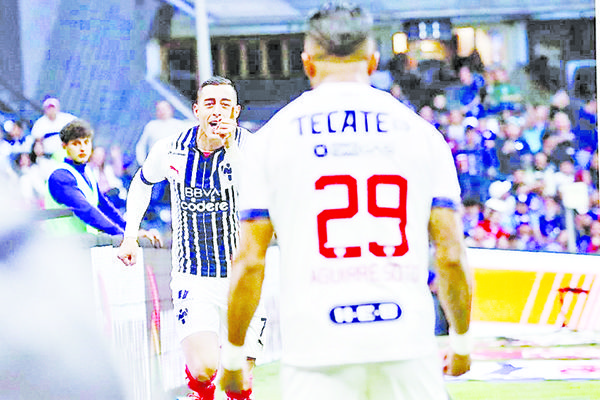 Cruz Azul se ve superado por Rayados en el Azteca