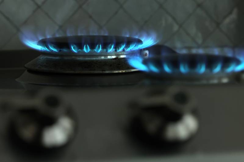 ¿Por qué EU califica a las estufas de gas como un peligro para la salud y busca su prohibición?