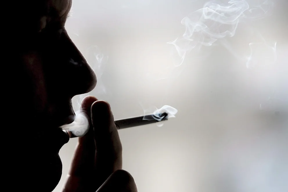 Fumar tabaco contamina el planeta: cuatro efectos ambientales del cigarrillo